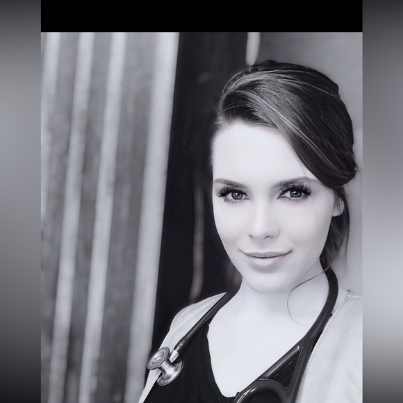 Meet your Posher, Kayla - Picture 2 of 4